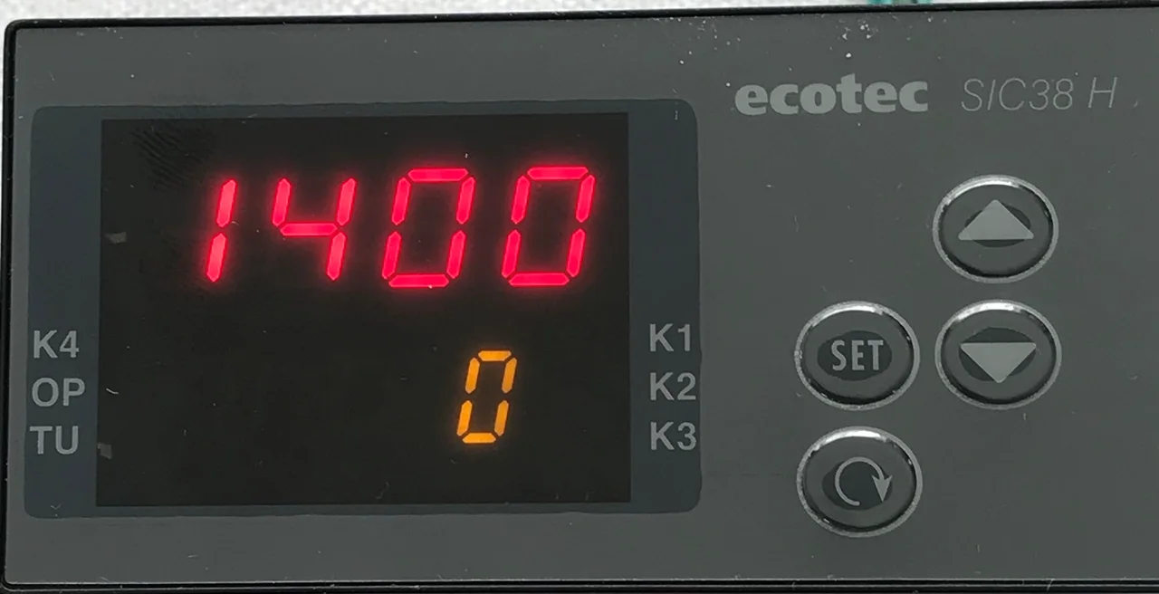 کنترلر ecotec با نمایشگر دو ردیفه مولتی رنج مدلecotec38H M-R2 افقی  ۴۸*96 با خروجی رله  و وردی ترموکوپلPT100 J&K